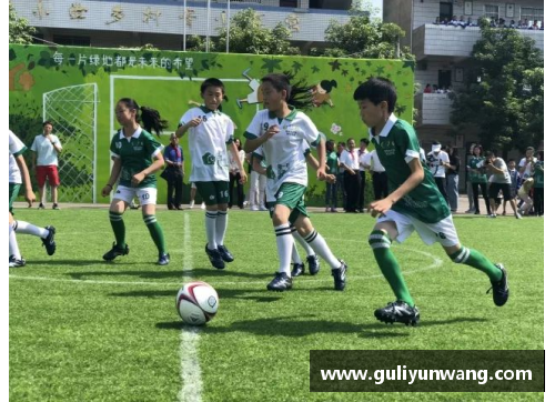 足球星光闪耀小朋友梦想同框欢笑瞬间温馨记录成长之旅